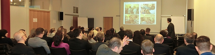 Manfred Stöhr (integra akademie) vor Mitarbeiter/innen der Sparkasse Rhein-Nahe am 26. November 2013.